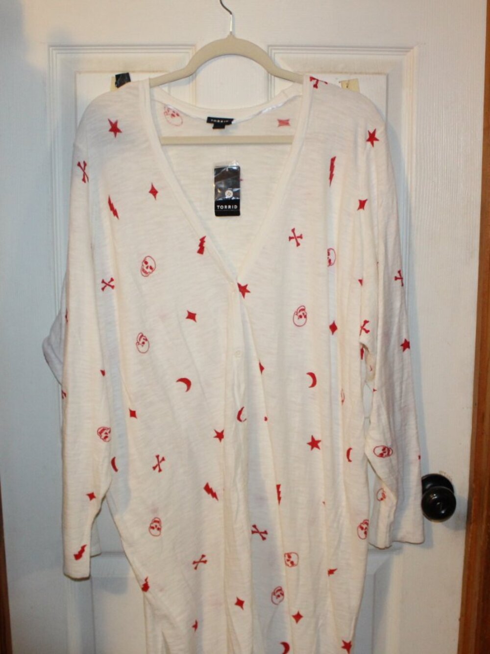 NWT Torrid cardigan with red skulls /lightning bolts/stars/crossbones, 5X(28W).